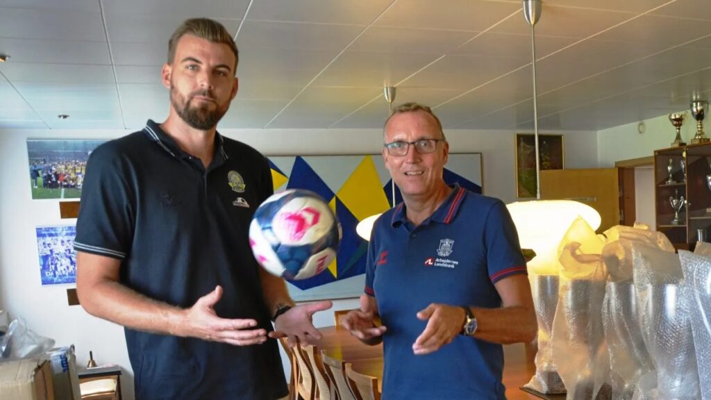 Tonny Brogaard lọt top cầu thủ bóng đá cao nhất thế giới