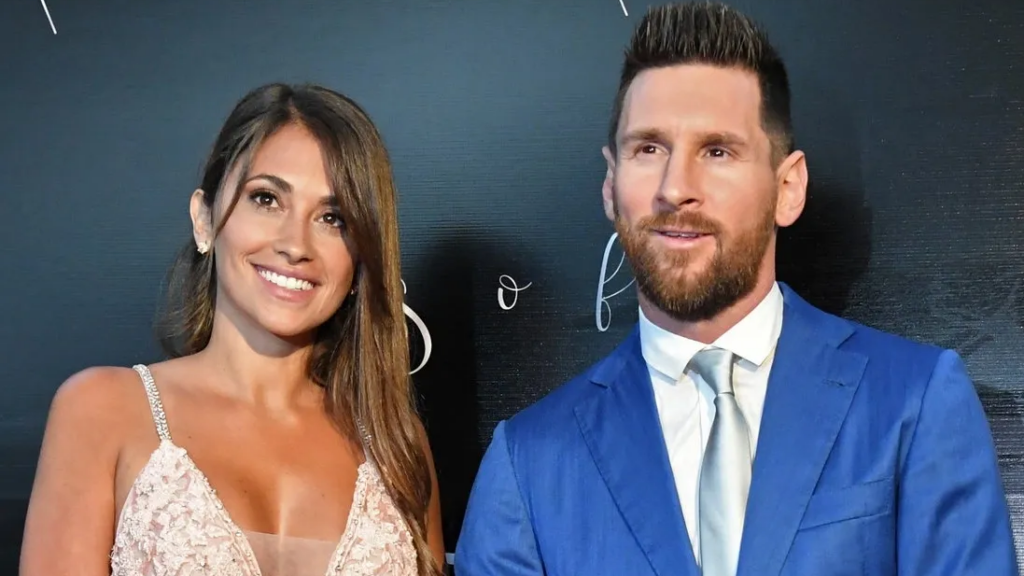 Vợ của Messi là ai? Chuyện tình đẹp của vợ chồng Messi