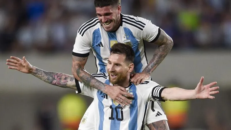 Khám phá top tiền vệ Barca xuất sắc nhất mọi thời đại