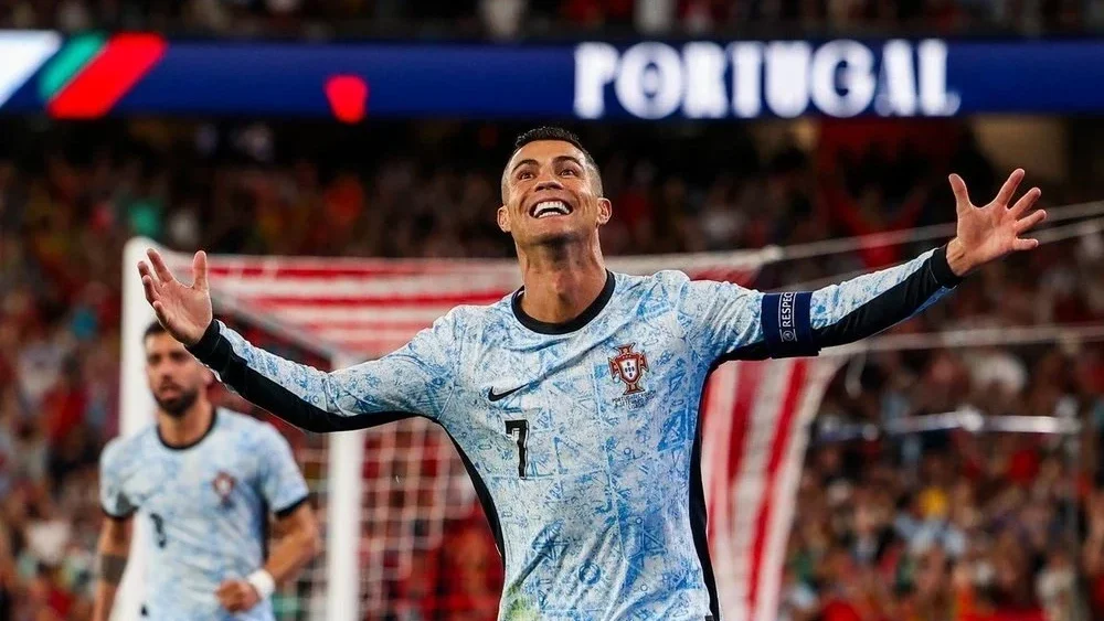 Lương của Ronaldo hiện tại là bao nhiêu?