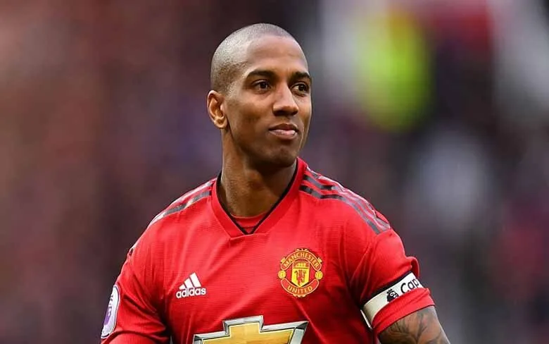 Top cầu thủ yếu nhất thế giới nhưng vẫn là ngôi sao sáng