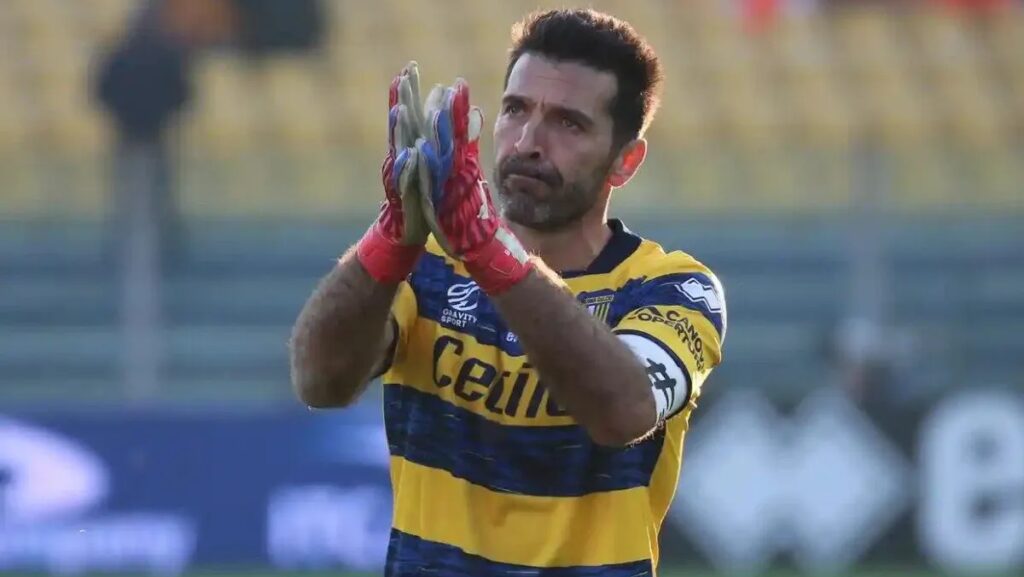 Tiết lộ top cầu thủ già nhất thế giới 2024